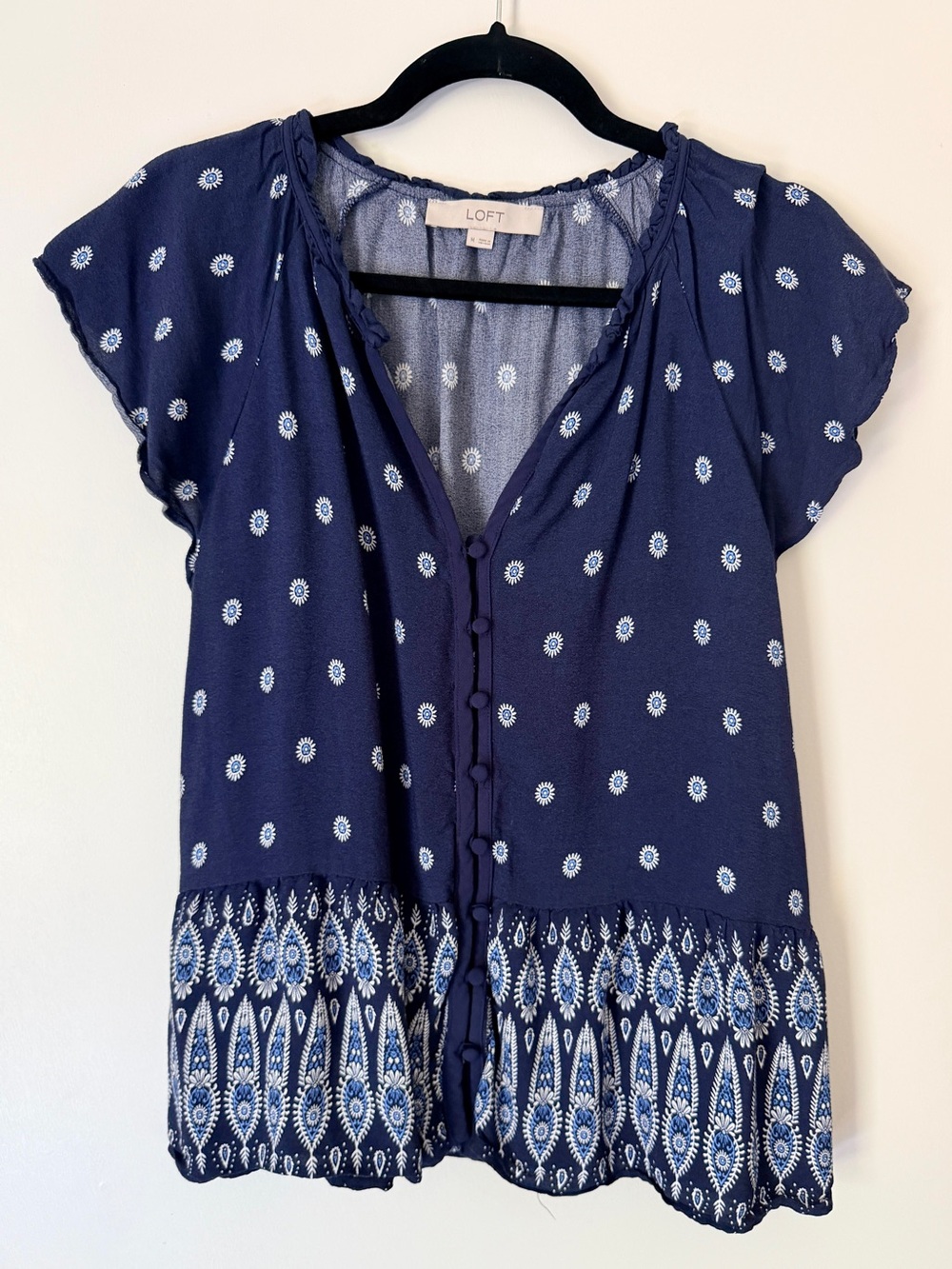 LOFT Navy Blue Floral Border Print Flutter Sleeve Blouse – Size Medium
